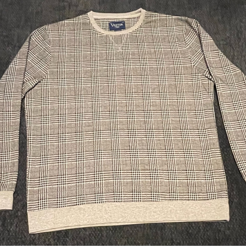 Gray Crewneck Sweater with Classic Design